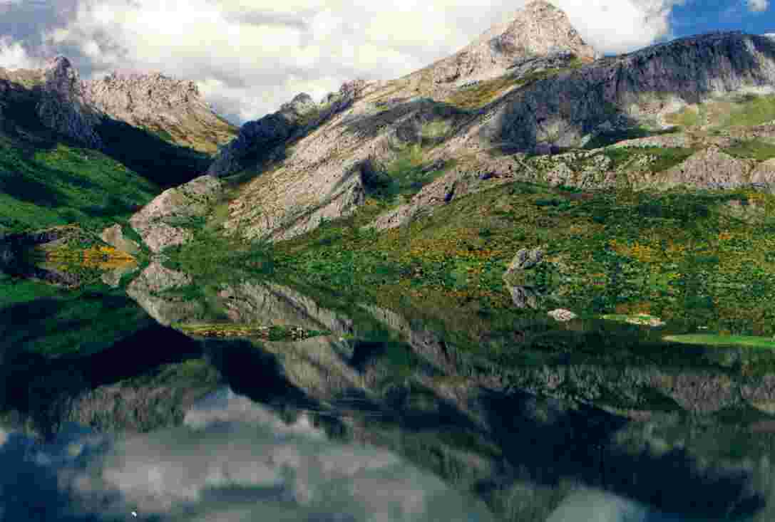 Klarer stiller
                    Bergsee im Picos d'Europe